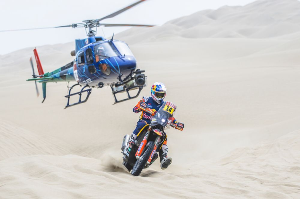 Британский мотогонщик Сэм Сандерленд из команды Red Bull KTM Factory Team в гонке второго этапа на участке Писко – Сан Хуан де Маркона.