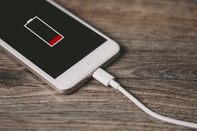Батарейка раздора. Главные мифы о зарядке телефона | Гаджеты | Техника |  Аргументы и Факты