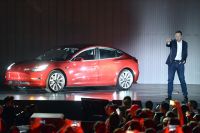 Илон Маск на презентации Tesla.