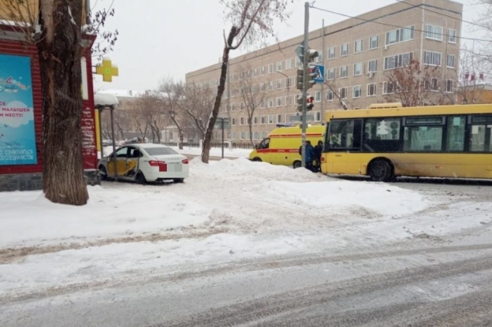 Помните, что перевозить ребёнка в такси без детского кресла крайне опасно.