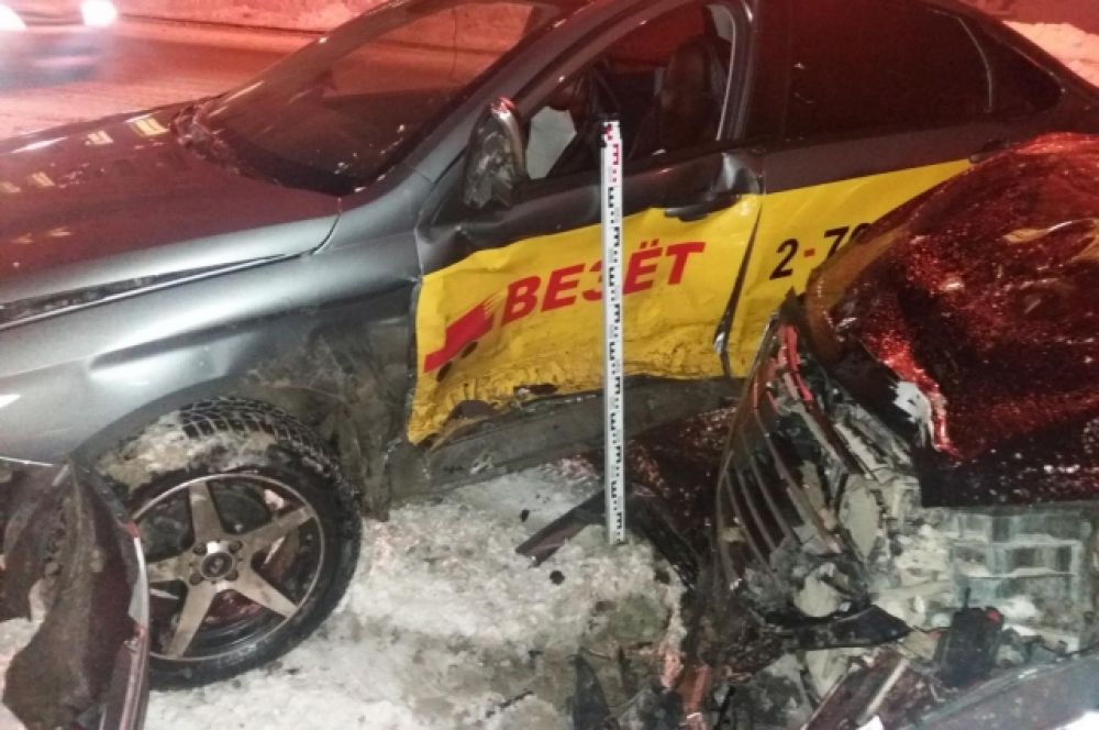 Не забывайте пристёгиваться, если находитесь в автомобиле такси.