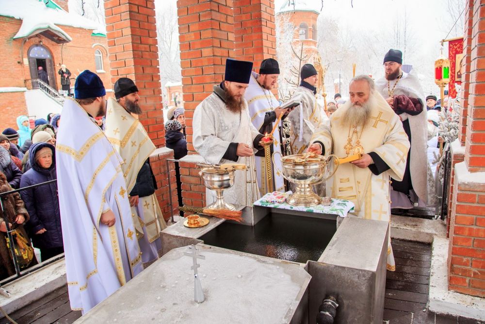 Крещенский сочельник в Богоявленской церкви.