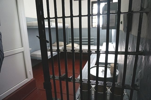 Оренбуржцу грозит до 10 лет тюрьмы за найденные в подъезде наркотики