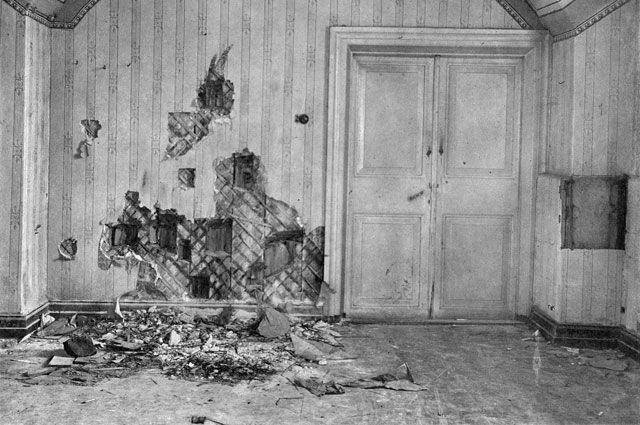 Подвал дома Ипатьева в Екатеринбурге, где была расстреляна царская семья