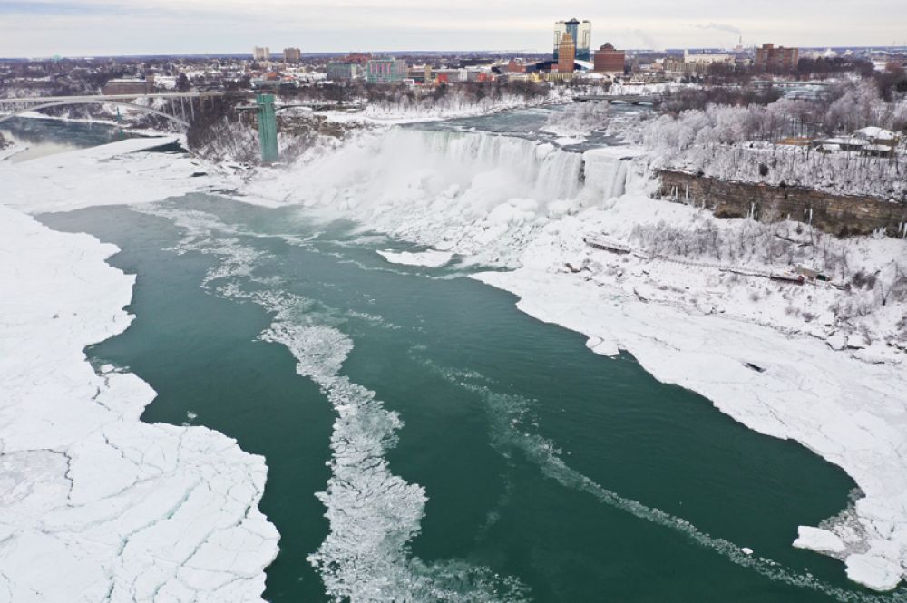 Замерзший ниагарский водопад фото