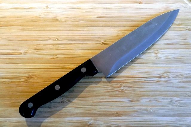 В Калининграде мужчина, угрожая ножом, украл нож