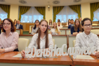 Школьники провели «День на службе» в аппарате губернатора Ямала