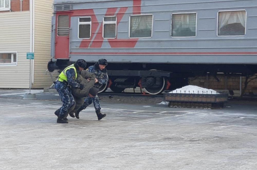 В Красноярском крае еще не одному заключенному не удалось совершить побег во время конвоирования.