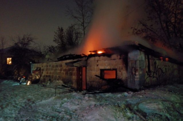 Пожарные тушили жилой дом