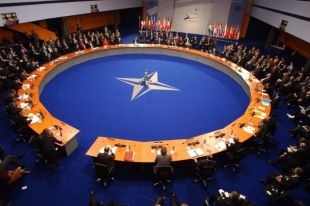 Представители России и НАТО обсудили ситуацию в Украине