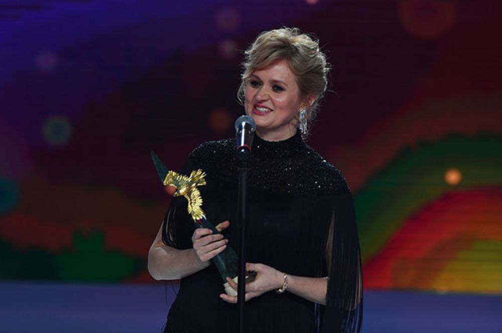 Актриса Анна Михалкова, победившая в номинации «Лучшая женская роль на телевидении» (Марина в фильме «Обычная женщина» Бориса Хлебникова)
