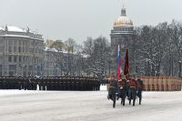 Участники парада в честь 75-летия снятия блокады Ленинграда на Дворцовой площади в Санкт-Петербурге.