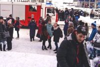 Кроме школ, сообщения о минировании поступили также и в торговые центры города, на фото — эвакуация в «Кроносе»