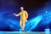 Михаил Лебедев исполняет танец главного героя фильма «Маска».