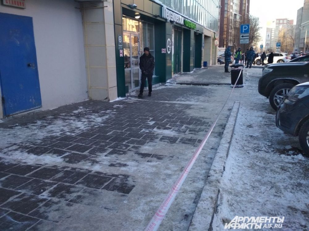 В ТЦ Алмаз не пускали посетителей.