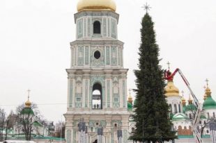 В Киеве мужчина выпал из окна Софийского собора