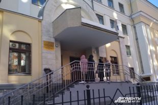 Пока в зданиях не нашли взрывных устройств.