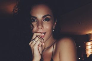 Настя Каменских эффектно оголила свою пятую точку.