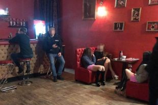 В Киеве сотрудницы стриптиз-клуба «промышляли» сексуальными услугами