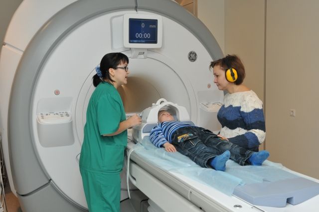 Сеанс магнито-резонанской томографии в краевой детской клинической больнице. 