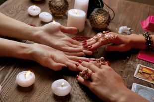В Одессе гадалка во время «ритуала на обогащение» пыталась украсть деньги
