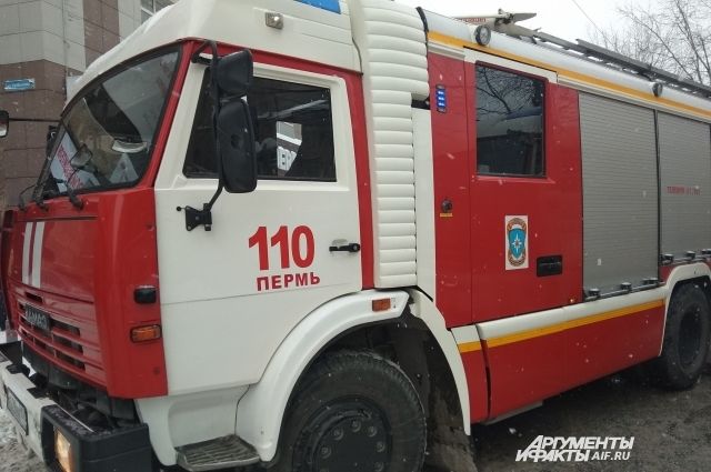 Петрозаводские пожарные помогли пермяку, застрявшему на трассе в Карелии. 