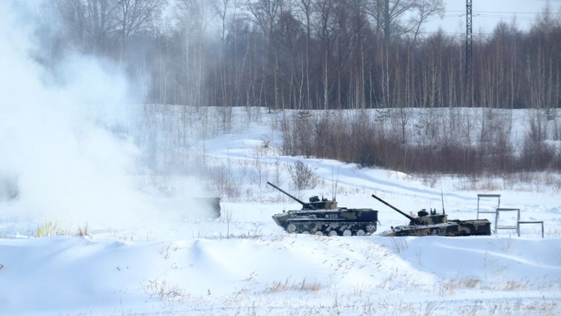 Дымовая завеса обеспечивает безопасный отход БМД на исходные позиции.