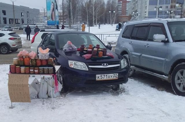Уличные торговцы в Барнауле