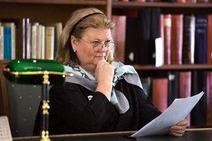 Народная артистка РФ Ирина Муравьева читает текст диктанта на ежегодной образовательной акции по проверке грамотности «Тотальный диктант-2018».