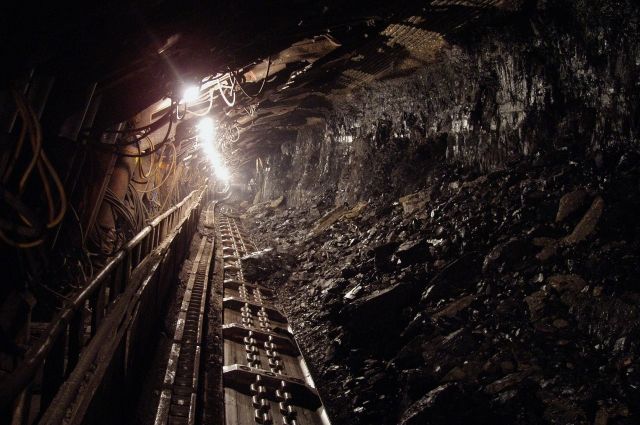 В шахте произошел выброс угля с повышенным газовыделением.