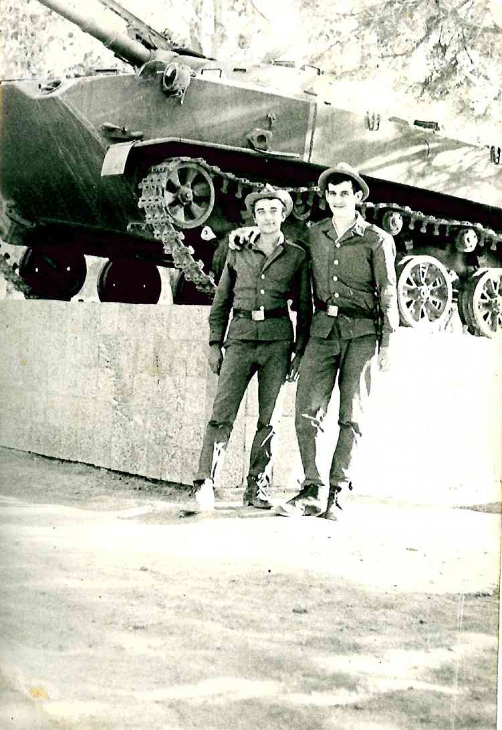 Рядовой Сергей Владимирович Бережной (на фото справа), г. Кабул, 1981-1983 гг. 357 полк ВДВ.