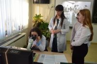 Тазовские врачи проводят уроки для учеников медицинского класса