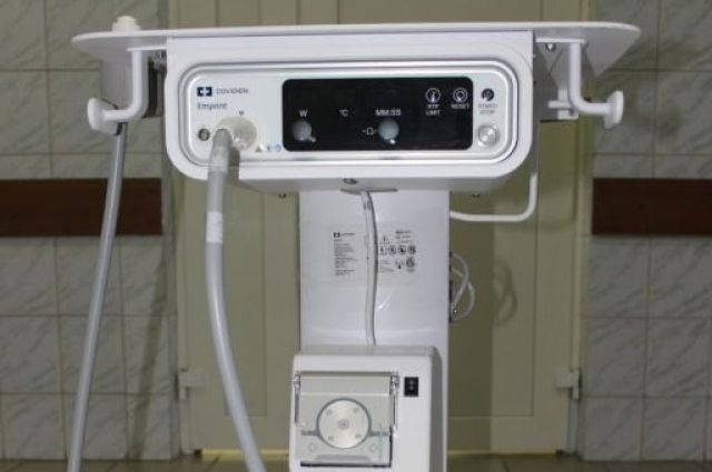 Онкологи Нового Уренгоя осваивают аппарат для микроволновой термоабляции