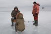 Рыбаки рассказывают, что почти каждый из них проваливался под лед, но сумели выбраться.
