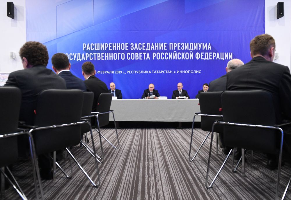 Владимир Путин провел в Иннополисе заседание президиума Государственного Совета РФ. Участники встречи обсудили вопросы улучшения жилищных условий и формирования комфортной городской среды.