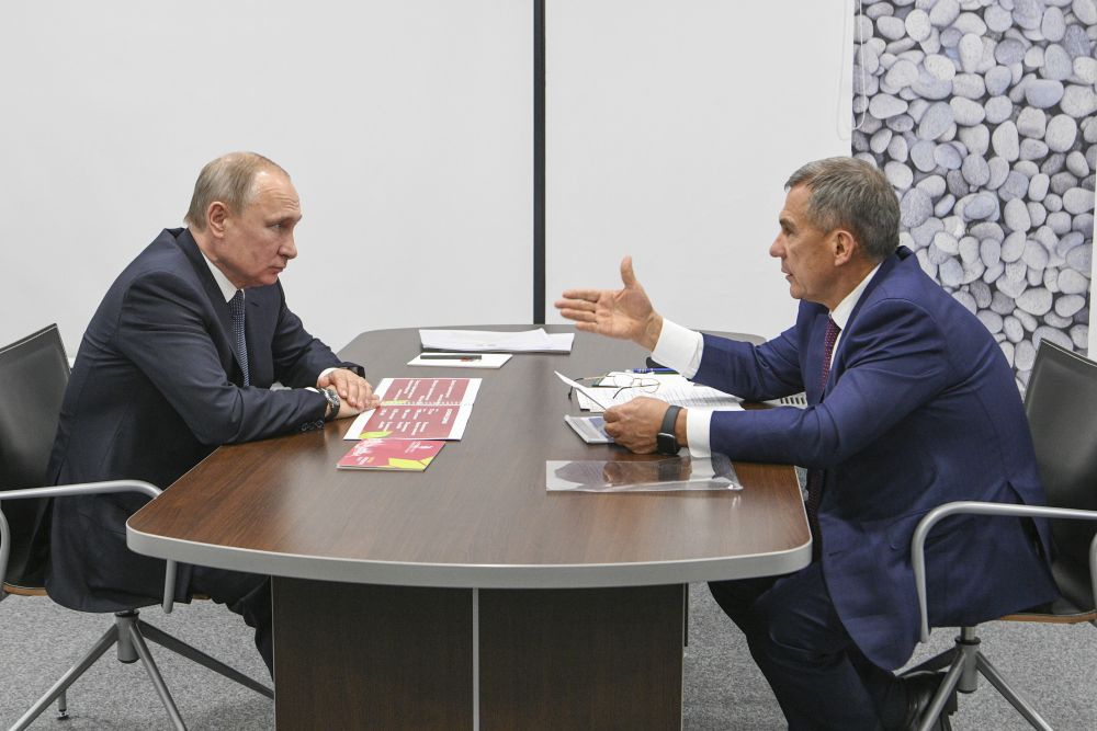 В ходе поездки Владимир Путин провел личную встречу с Рустамом Миннихановым, на которой глава республики пригласил президента РФ на открытие мирового чемпионата по профессиональному мастерству по стандартам WorldSkills.