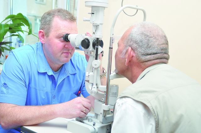 Тюменские офтальмологи вернули мужчине зрение