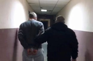 В Одессе на остановке пьяный мужчина избил до полусмерти прохожего