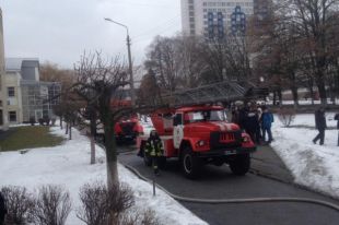 В Киеве вспыхнул пожар в НАУ: спасатели эвакуировали людей