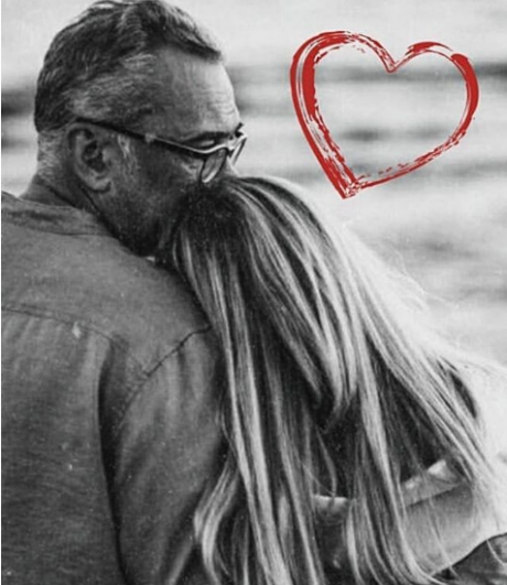 Вера Брежнева нечасто балует подписчиков фотографией со своим супругом, но в День Влюбленных решила поделиться новым снимком. 