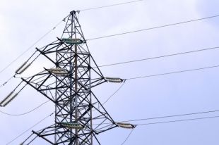 В поселке Уренгой идет реконструкция линий электропередач