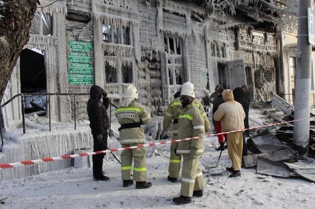Сгоревшее здание архитектуры в Барнауле