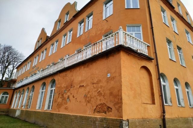 В Зеленоградске собственника обязали отремонтировать исторический фасад