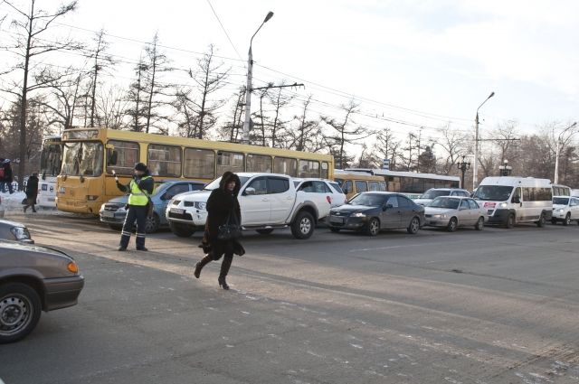 Мнения пешеходов и водителей по поводу необходимости выделенных полос для общественного транспорта разделились