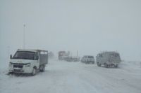 На трассе Оренбург-Беляевка 20 машин попали в снежный затор