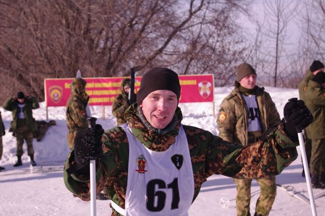 В акции принимают участие курсанты военных институтов войск национальной гвардии Российской Федерации.