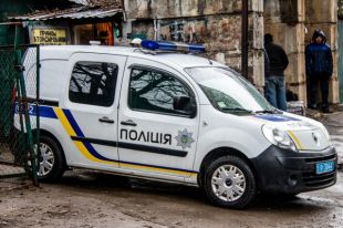 Мужчина убирал на 30 этаже и упал в шахту лифта.