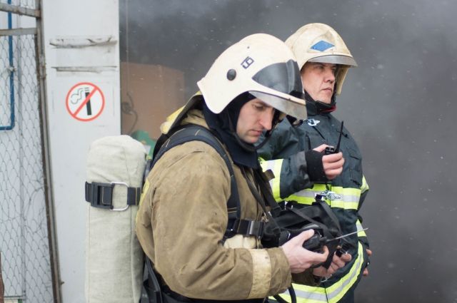 Десять человек спасли из горящего дома в центре Хабаровска.