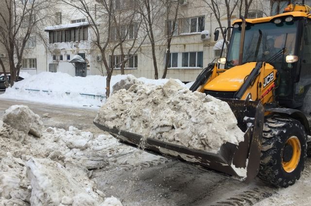 За минувшие сутки городские коммунальные службы вывезли 6811 куб. м снега.