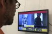 Сюжет на пакистанском телевидении об инциденте, сопровождающийся фотографиями задержанных индийских пилотов после того, как были сбиты два индийских самолета.